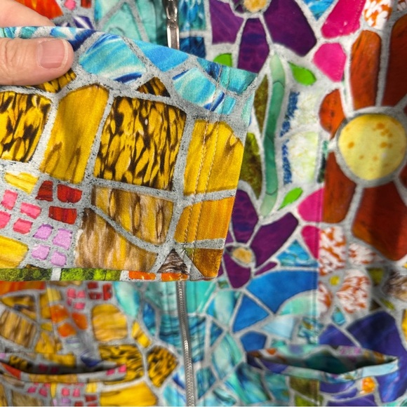 Simply Art by Dolcezza round neck zip front jacket, bold, vibrant, no size tag - Picture 6 of 7